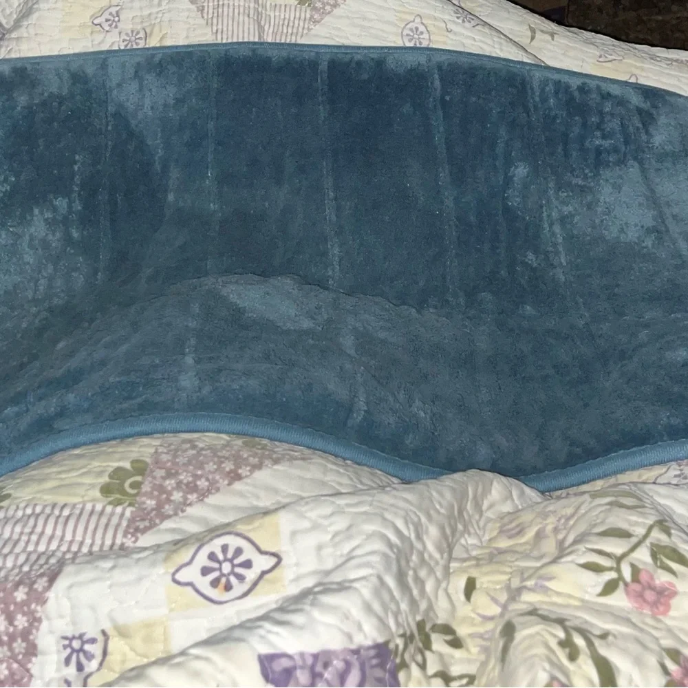 Luxurious Blue Velvet Throw Rug